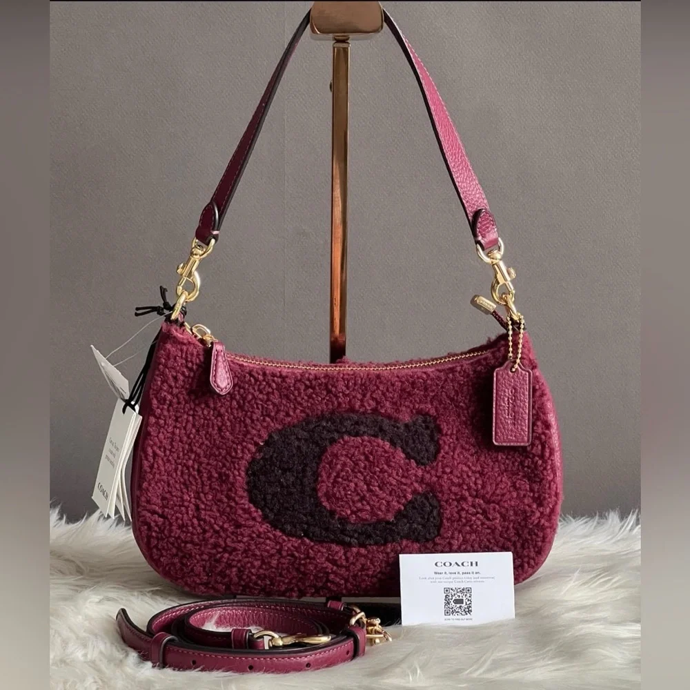 CE557 - Coach Teri Shoulder Bag with Coach Motif - Picture 2 of 14